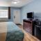 Econo Lodge Inn & Suites South