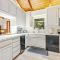 Family Getaway - Hot Tub Fire Pit & Dog Friendly