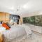 Family Getaway - Hot Tub Fire Pit & Dog Friendly