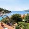 Villa Nina - Apartments with pool near the sea