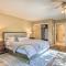 Pine Mountain Cabin with Hot Tub, 2 Mins to Marina!