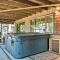 Pine Mountain Cabin with Hot Tub, 2 Mins to Marina!