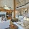 Lavish Lake House, Near Vineyards and Marinas!
