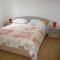 Apartments by the sea Valun, Cres - 8081