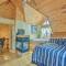 Resort Cabin with Fire Pit Golf, Hike and Play! - Rothbury