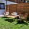 Apart Pair im Dorf