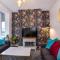 Stylish Hot Tub House with free parking!