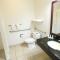 Quality Suites Burleson - Ft Worth