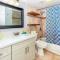 High-Floor Stylish Ocean Views Condo with Parking - Honolulu
