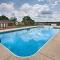 Pet-Friendly Efficiency Cottage w/ Pool!
