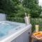 Hot Tub WiFi Gym Firepit Kitchen