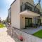 Apartamenty w sam las by KLIF Ustka - apartament na parterze z tarasem i parkingiem