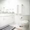 Modern and Luxurious Brickell Studio - Маямі