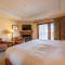 Comfortable Studio Efficiency Unit with Balcony over Mountaineer Square condo