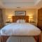 Comfortable Studio Efficiency Unit with Balcony over Mountaineer Square condo