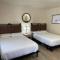 Mac’s Motel