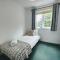 CEDAR HOUSE - Spacious 4Bedroom House 2Bath Kitchen SmartTV Lounge Garden Wifi FreeParking