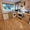CEDAR HOUSE - Spacious 4Bedroom House 2Bath Kitchen SmartTV Lounge Garden Wifi FreeParking