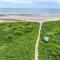 Charming Jacuzzi-Suite - Walk to Parsons Beach!