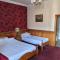 The Londesborough Arms bar with en-suite rooms - Market Weighton