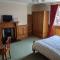 The Londesborough Arms bar with en-suite rooms - Market Weighton