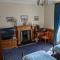 The Londesborough Arms bar with en-suite rooms - Market Weighton