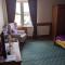 The Londesborough Arms bar with en-suite rooms - Market Weighton