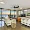 Seaview 31 Luxurious Beachside Two Bedroom Apartment in Seaview Resort with Stunning Views