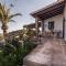 Casa Algarrobo by Rosas Cantares