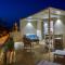 ISULATRAVEL-House on the beach