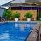Oak Haven Hotel & Suites