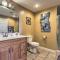 Screened Porch, Resort Perks Osage Beach Cabin! - أوساغ بيتش