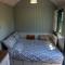 Holly Hut Shepherds Hut - Tower Bridge