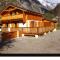 Chalet Enchanteur à Venosc avec Vue Panoramique et Jacuzzi