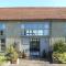 Luxurious, Fabulous, Fun, Contemporary Suite in Retreat Centre - Salisbury