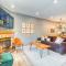 Beautiful Newly Reno 2BDM 2 Bth Sleep up to 6 Adults & Kids Mountain View Townhouse Suite