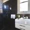 Waterviews - Hidden Gem in CBD - Sleeps 10