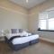 Waterviews - Hidden Gem in CBD - Sleeps 10 - Wagga Wagga