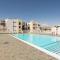 HomeForGuest Apartamento en residencia de lujo con terraza y piscina