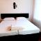 Floras Guesthouse The Fir Gate