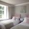10 Bootham House - luxury city centre apartment with free parking for one car
