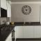 10 Bootham House - luxury city centre apartment with free parking for one car