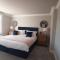 10 Bootham House - luxury city centre apartment with free parking for one car