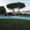 villetta con piscina a due passi dal mare