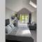 The Forest Chalet - Stunning Studio Apartment