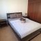 5 min to the Beach Holiday Shared Apartment incl NETFLIX - private ROOM in 3 bdr Apt