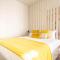 Light-filled Bonjardim Apartments