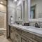 Stylish Home with Expansive Deck in Show Low! - شو لو
