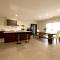 6 Bedrooms & 4 Bathrooms Big House for Big Group