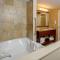 Ramada by Wyndham Niagara Falls/Fallsview